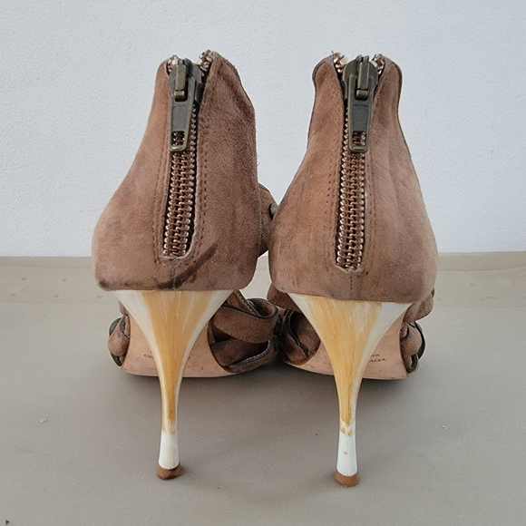 Heels - Picture 4 of 9